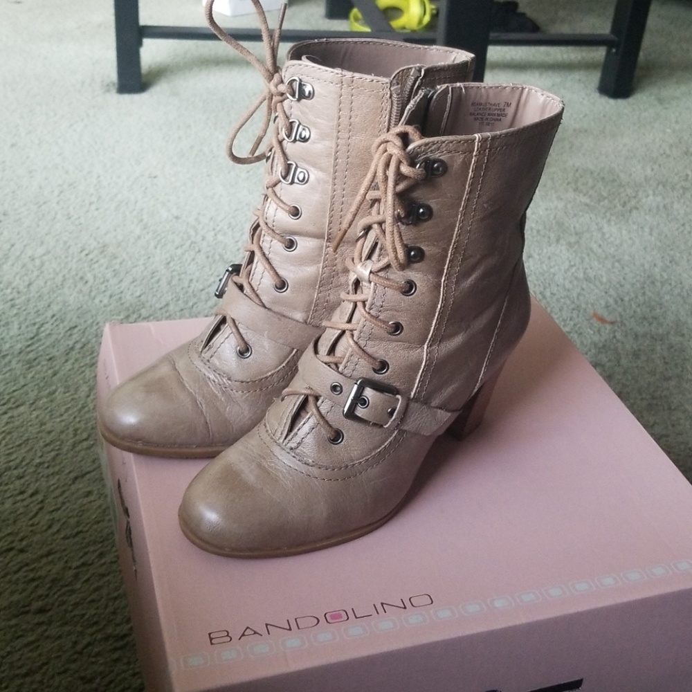 Bandolino zip up leather bootie